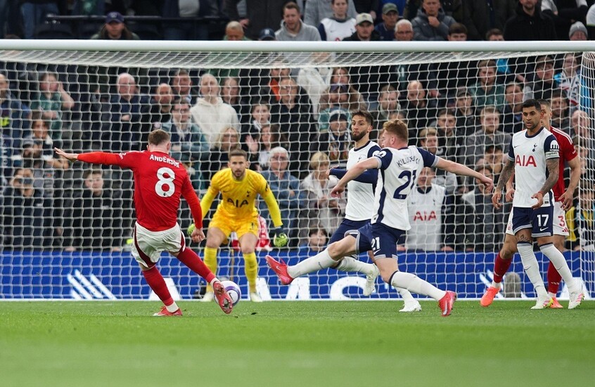 نوتينغهام فورست يستعيد نغمة الانتصارات على أرض توتنهام (فيديو)