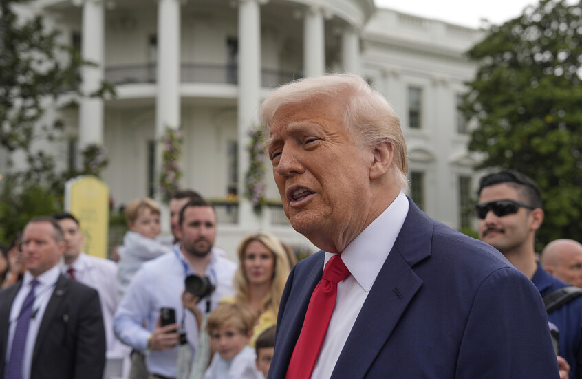 استطلاع: تراجع شعبية ترامب إلى أدنى مستوى منذ عودته إلى البيت الأبيض