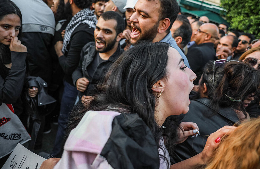 تونس.. مظاهرات واسعة تندد بإيقاف أحد محامي المعارضة (فيديو)