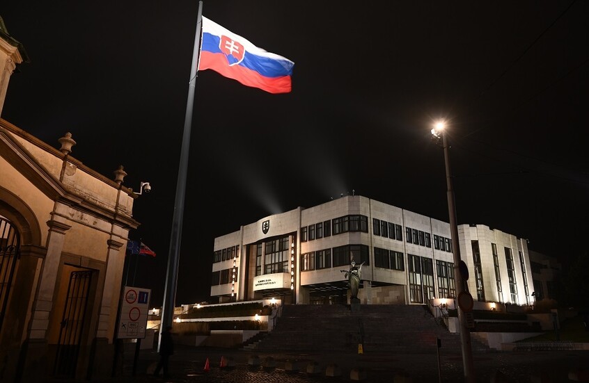 سياسي سلوفاكي يعلن جمع التوقيعات للاستفتاء على رفع العقوبات عن روسيا