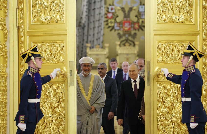 روسيا وسلطنة عمان توقعان اتفاقية إلغاء التأشيرات بينهما