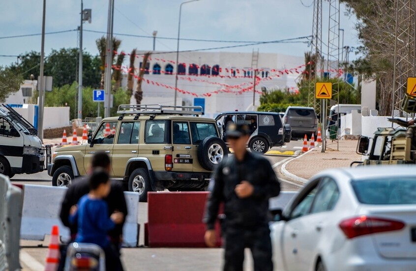 تونس.. الاعتداء على سائحة أوروبية بآلة حادة والسلطات تعتقل الجاني