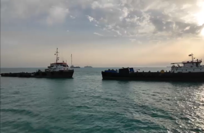 إيران.. الحرس الثوري يحتجز سفينتين أجنبيتين تحملان كمية كبيرة من وقود الديزل المهرب (فيديو)