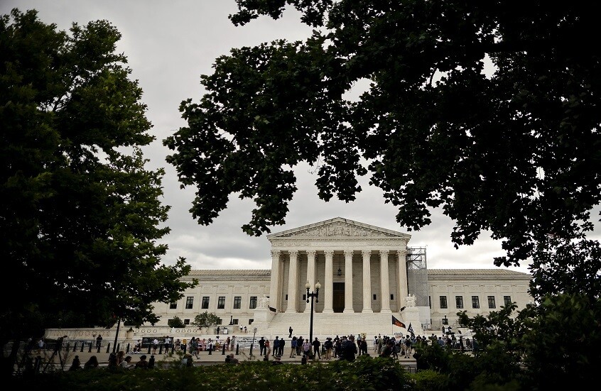 المحكمة العليا الأمريكية تدعم الآباء الذين يعترضون على كتب تدرس أطفالهم "الهوية الجنسية"