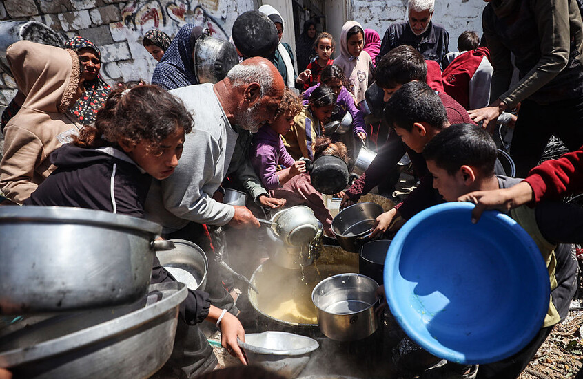 ألمانيا وفرنسا وبريطانيا تدعو إسرائيل للسماح بمرور المساعدات الإنسانية إلى غزة