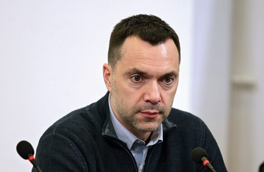 أريستوفيتش يحذر كييف: اعترفوا بفقدان 4 مناطق الآن كي لا تضطروا للاعتراف بخسارة 8 غدا