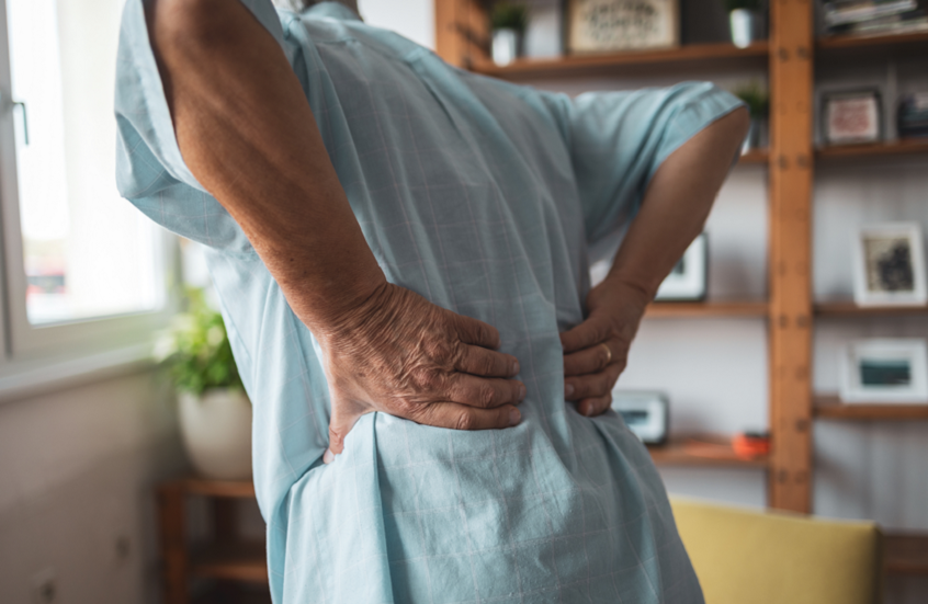 علاج واعد يستهدف السبب الكامن وراء آلام أسفل الظهر المزمنة