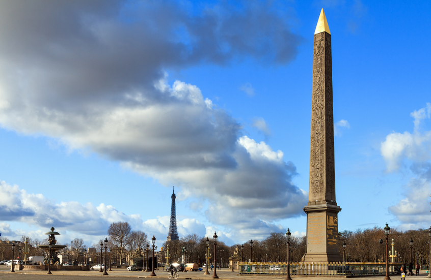 اكتشاف رسائل سرية مخفية على مسلة مصرية في باريس