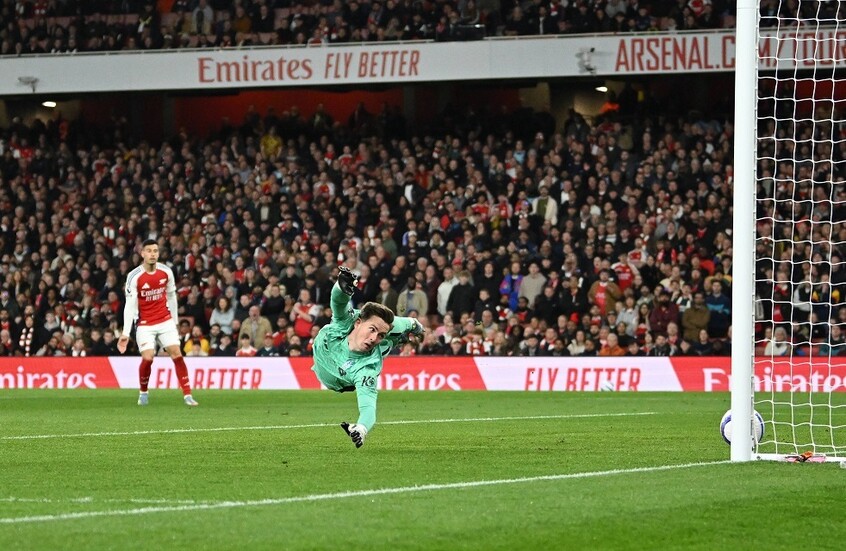 ليفربول على بعد خطوة من التتويج باللقب مبكرا بعد تعثر أرسنال (فيديو)