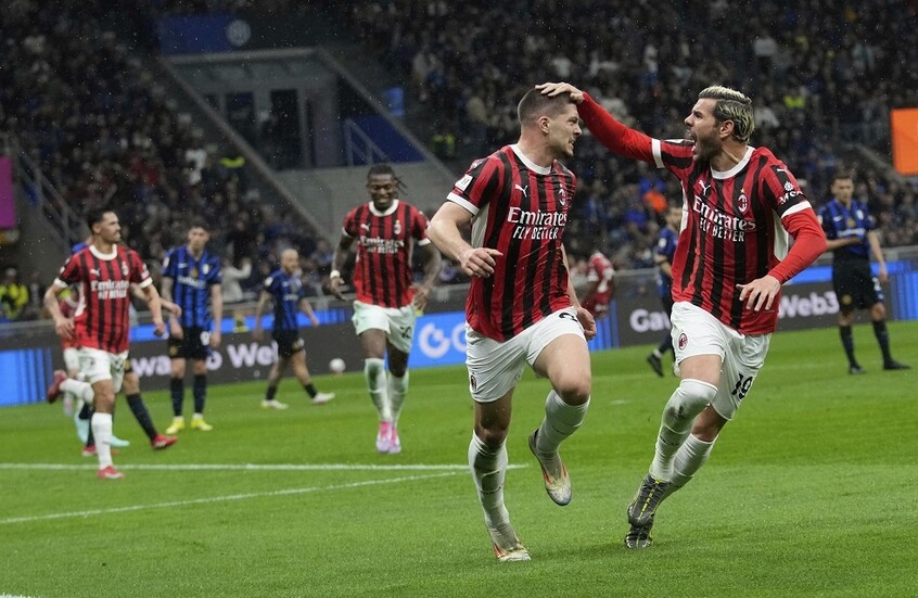 ميلان يهزم جاره اللدود إنتر في "ديربي الغضب" ويبلغ نهائي كأس إيطاليا (فيديو)