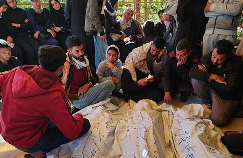 عشرات القتلى والإصابات بينهم صحفي في غارات إسرائيلية على قطاع غزة