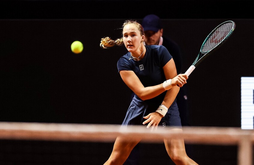 الروسية ميرا أندرييفا تبلغ ثاني أدوار مدريد (فيديو)