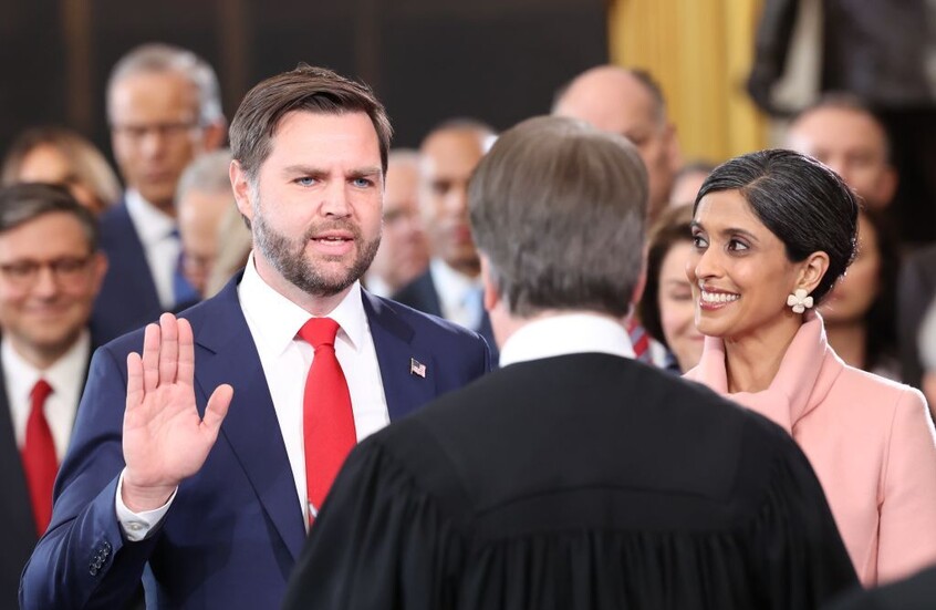 "وول ستريت جورنال" تكشف هوية أقرب مستشار لنائب الرئيس الأمريكي