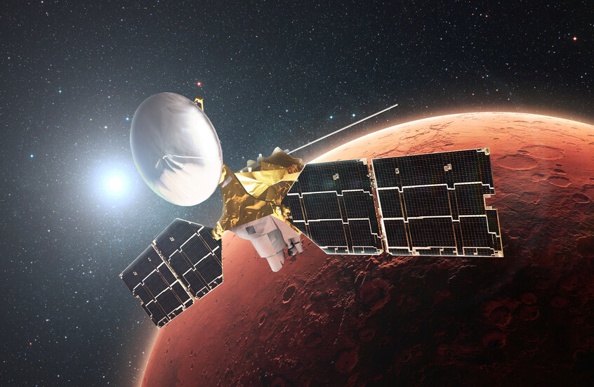 مسبار ناسا يرصد مشهدا غير مسبوق لمركبة "كيوريوسيتي" على سطح المريخ