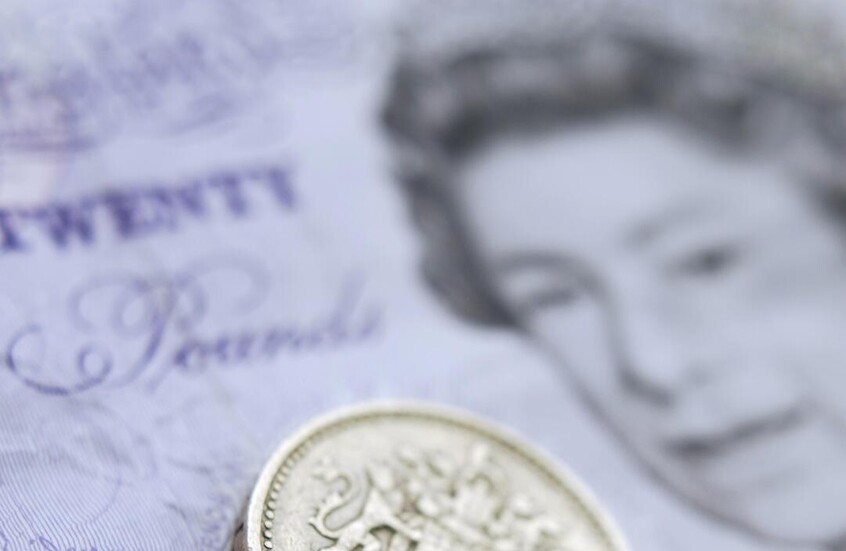 تراجع ثقة المستهلك في بريطانيا إلى أدنى مستوى في 17 شهرا