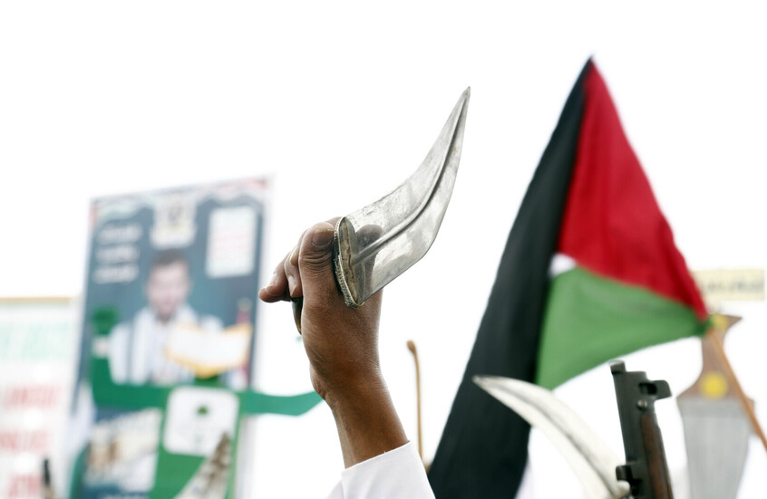 مسؤولون أمريكيون يكشفون كيف تمكن الحوثيون من إعاقة خطة ترامب والانتقال للمرحلة الثانية منها؟