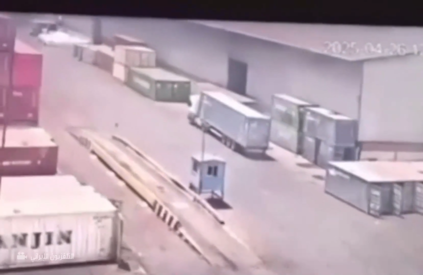 لحظة انفجار ميناء رجائي جنوبي إيران