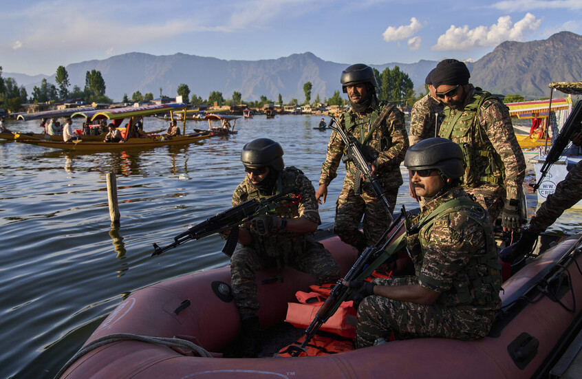 الشرطة الهندية تعتقل 175 شخصا على الأقل بحثا عن منفذي هجوم كشمير