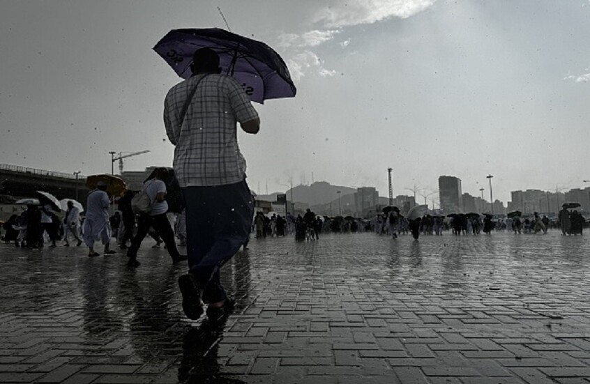 إنذارات تشمل 8 مناطق.. الأمطار والسيول تعود بقوة إلى السعودية