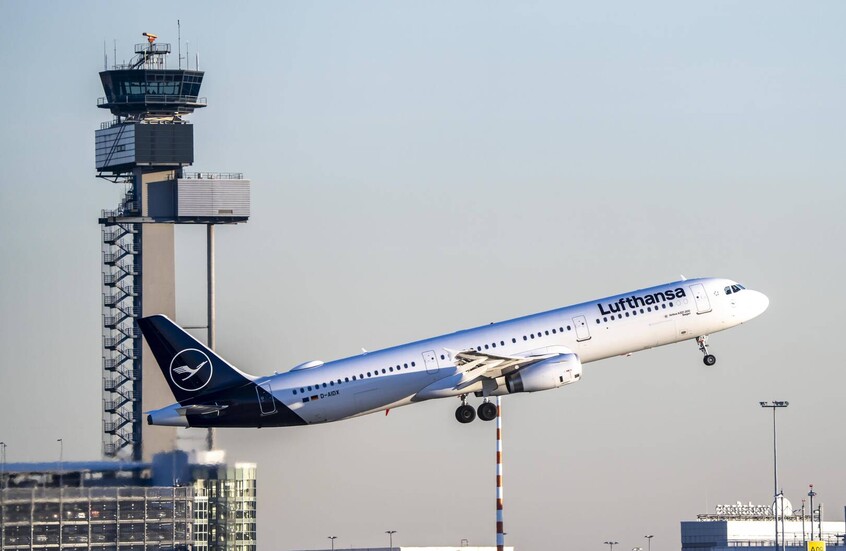 "لوفتهانزا" تعتزم وقف بيع العطور والسجائر ومنتجات أخرى على متن رحلاتها