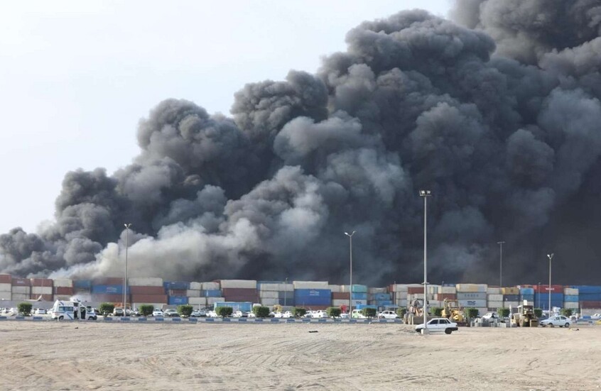 إيران تستدعي متورطين للتحقيق في انفجار ميناء رجائي وتحذر من انبعاثات كيميائية