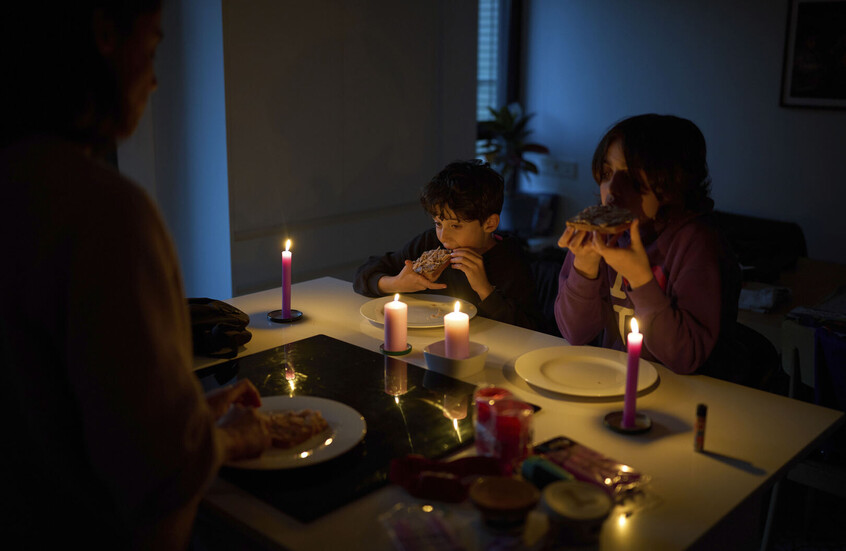 رئيس وزراء إسبانيا يعلن عودة نحو 50% من الطاقة بعد حادث انقطاع