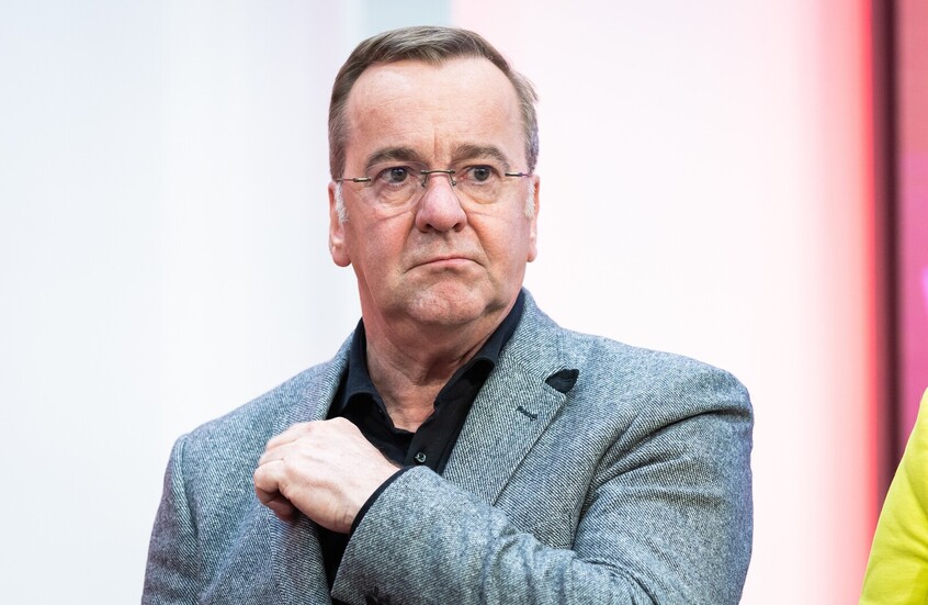 وزير الدفاع الألماني يتوقع استمرار الدعم الأمريكي لأوكرانيا