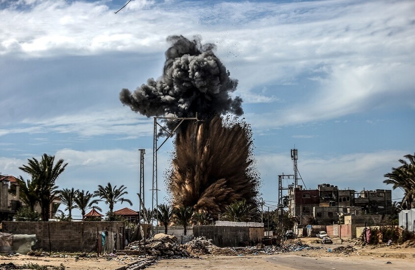 غزة.. قتلى وجرحى بقصف مدفعي إسرائيلي وتحذيرات من توقف خدمات الطوارئ (فيديوهات)