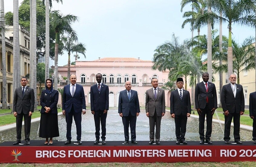 لافروف: روسيا أطلعت شركاءها في "بريكس" على تفاصيل المفاوضات مع الولايات المتحدة