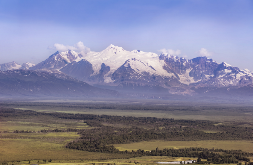 خبراء يحذرون.. ثوران وشيك لبركان في ألاسكا قد يعطّل حركة الطيران الدولية