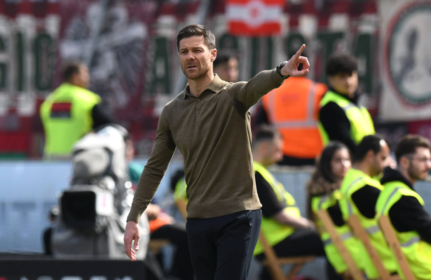 ترشيح تن هاغ وتشافي لخلافة ألونسو في تدريب ليفركوزن