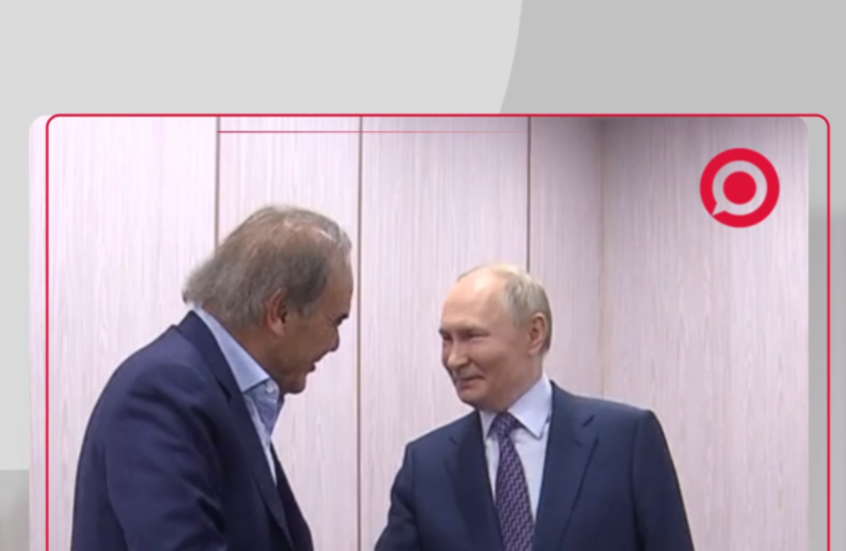 الرئيس بوتين يلتقي المخرج الأمريكي أوليفر ستون