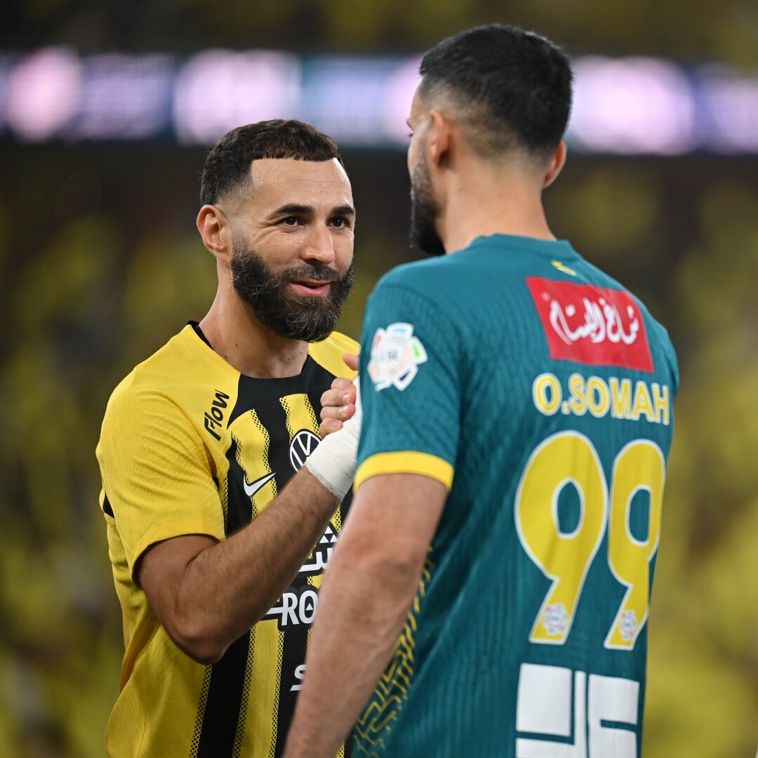 بنزيما يثير الجدل بتصرفه تجاه عمر السومة (فيديو)