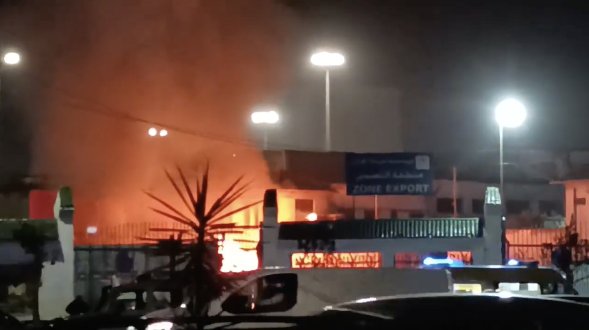 بالفيديو.. حريق بمحيط ميناء الجزائر العاصمة