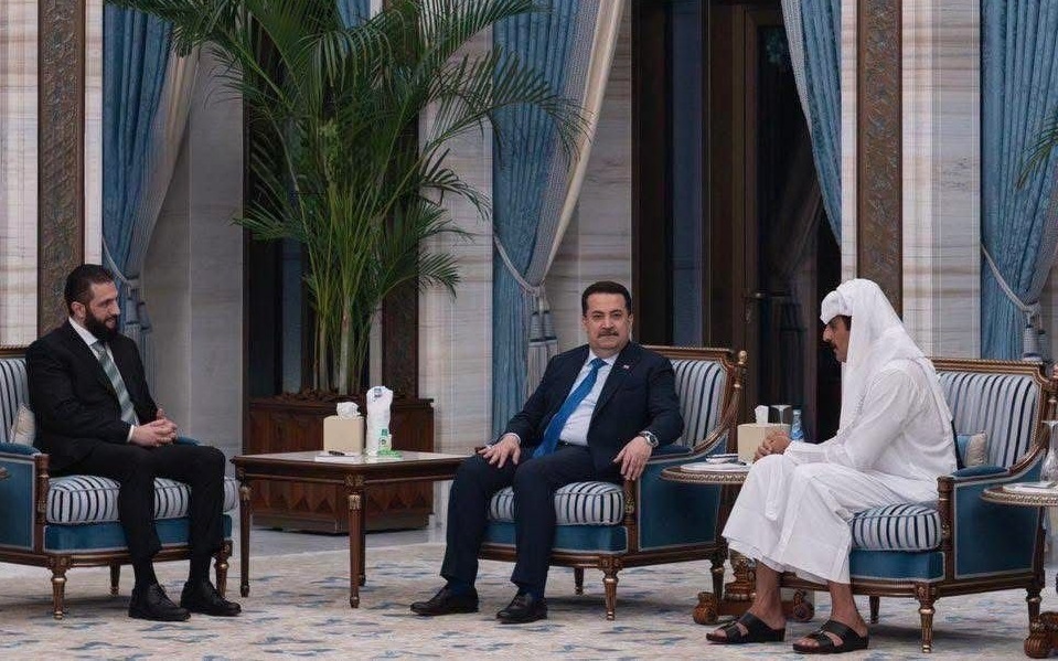 Ti خلال زيارة سريعة.. رئيس الوزراء العراقي يلتقي الرئيس السوري أحمد الشرع في قطر (صورة)