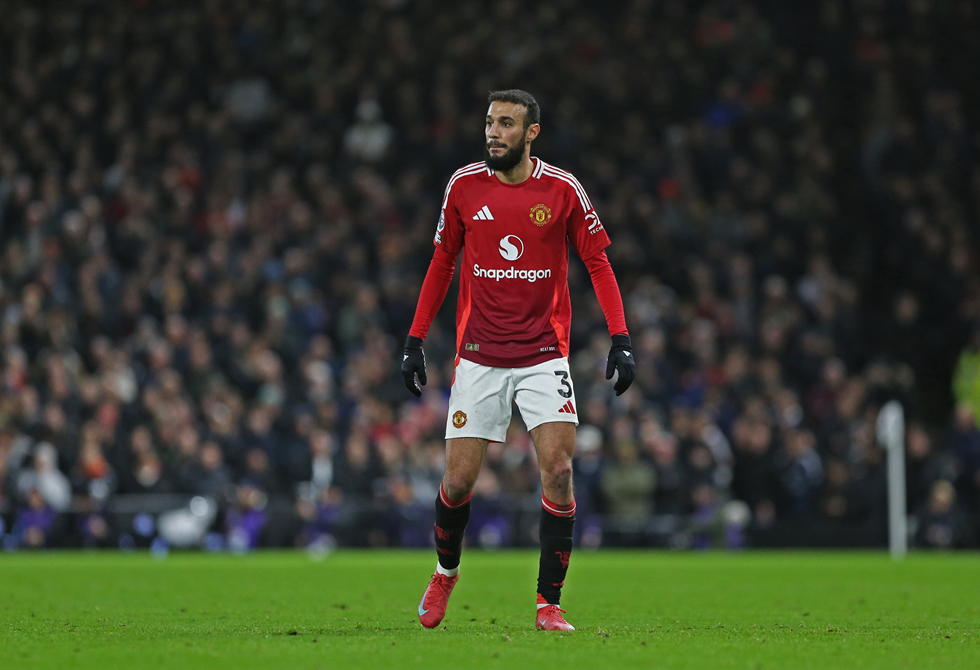 لماذا أجبر نصير مزراوي على مغادرة لقاء مانشستر يونايتد وليون