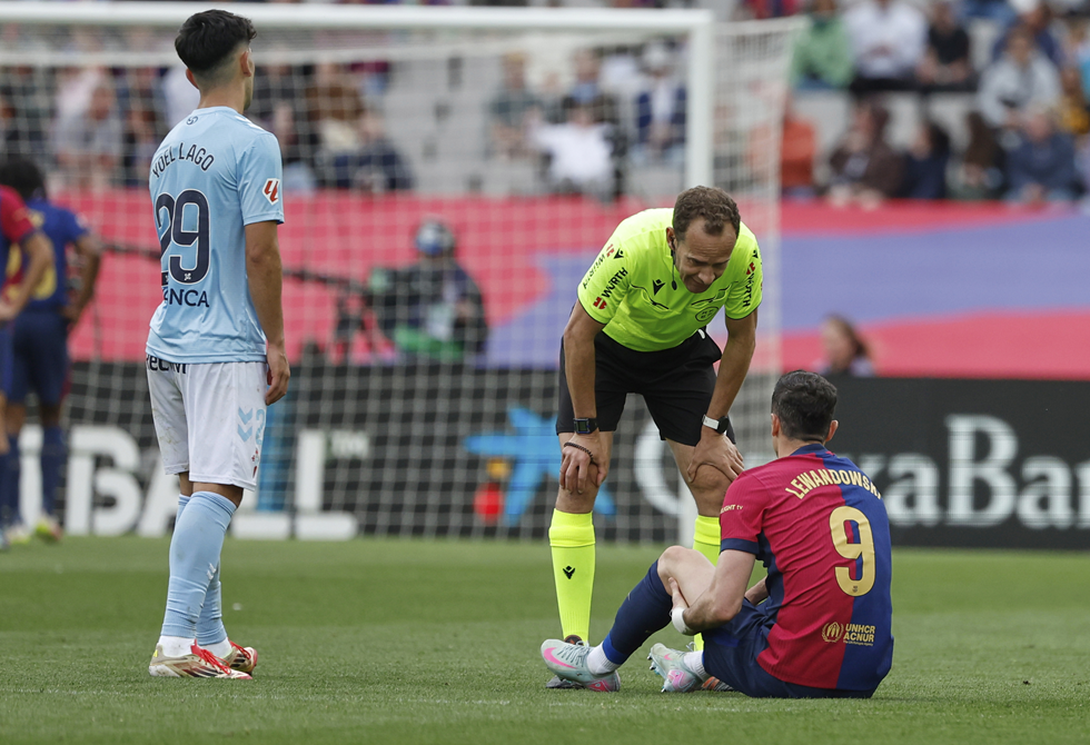 كابوس قبل الكلاسيكو والأبطال!.. برشلونة يكشف عن طبيعة إصابة ليفاندوفسكي