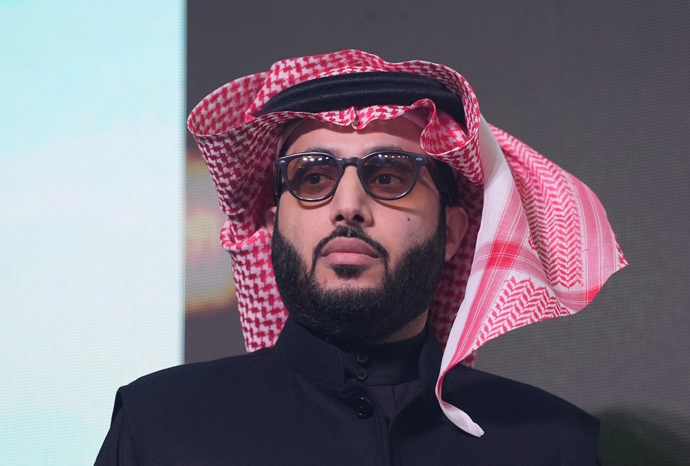 تركي آل الشيخ يكشف هوية ثاني أغلى مذيع عربي بعد المصري عمرو أديب (صور + فيديو)