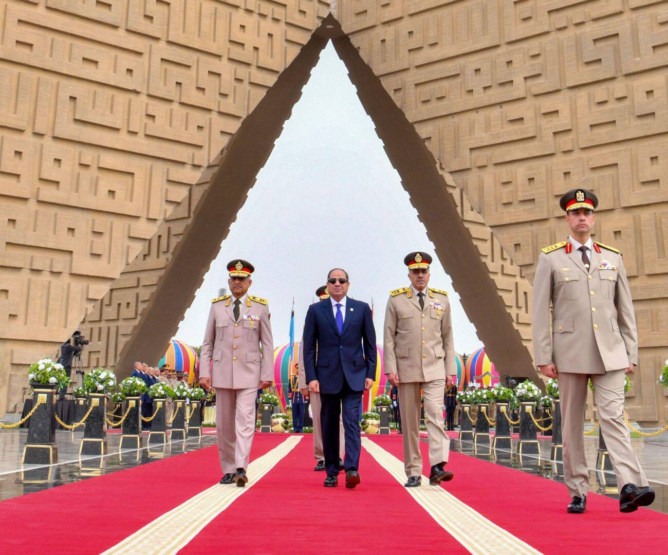 "نموت ولا حد يقرب من أرضنا".. الجيش المصري يعيد نشر كلمات السيسي في ذكرى تحرير سيناء