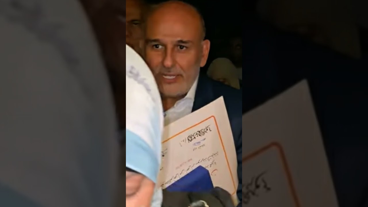 الممثل السوري جمال سليمان يحرج معجبة مصرية: "أبوس أيديك سيبيني"