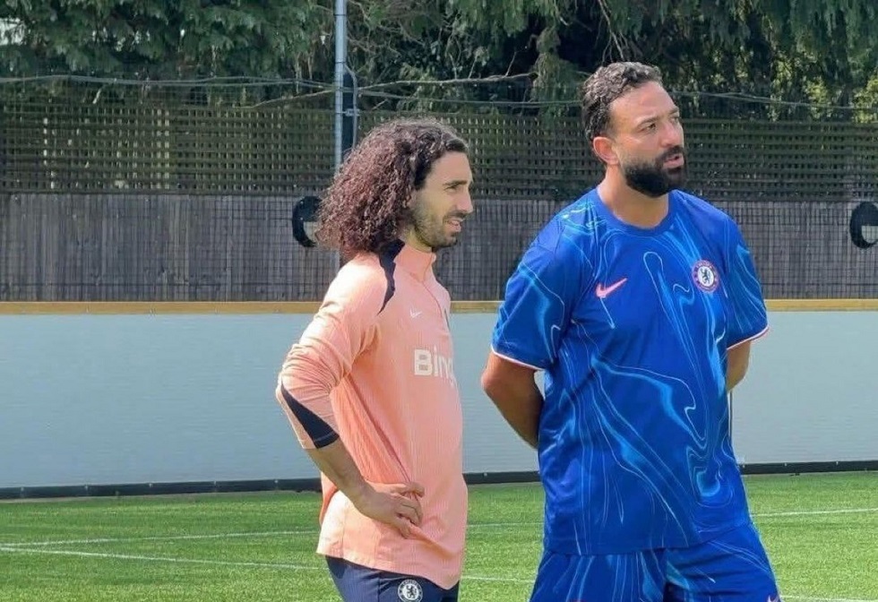 ميدو يعلق على ظهوره المفاجئ في تدريبات تشيلسي بدعابة.. فيديو