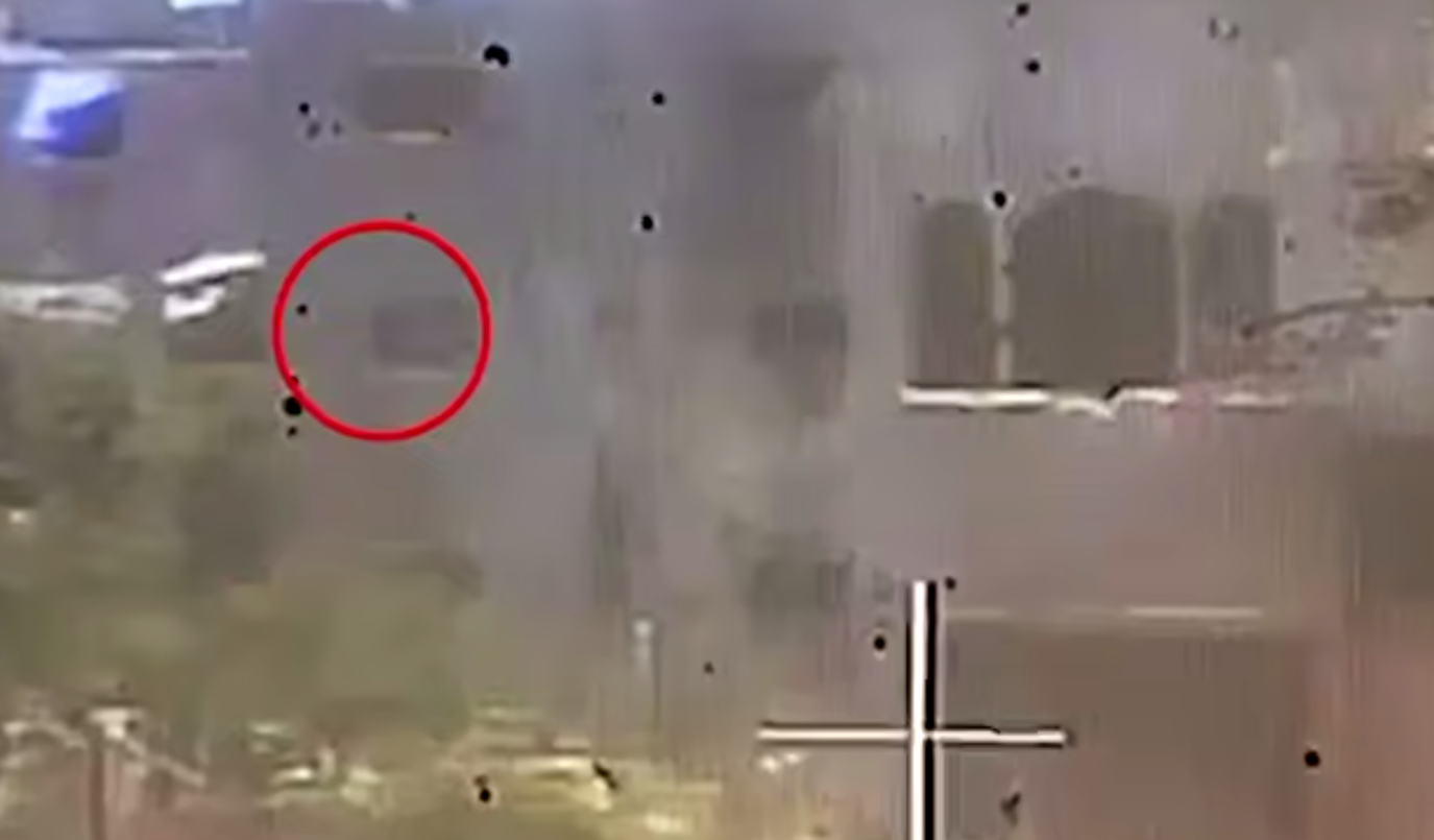 الجيش الإسرائيلي ينشر مشاهد لمقاتلين فلسطينيين يطلقون صاروخا نحو قواته وعملية استهدافهم (فيديوهات)