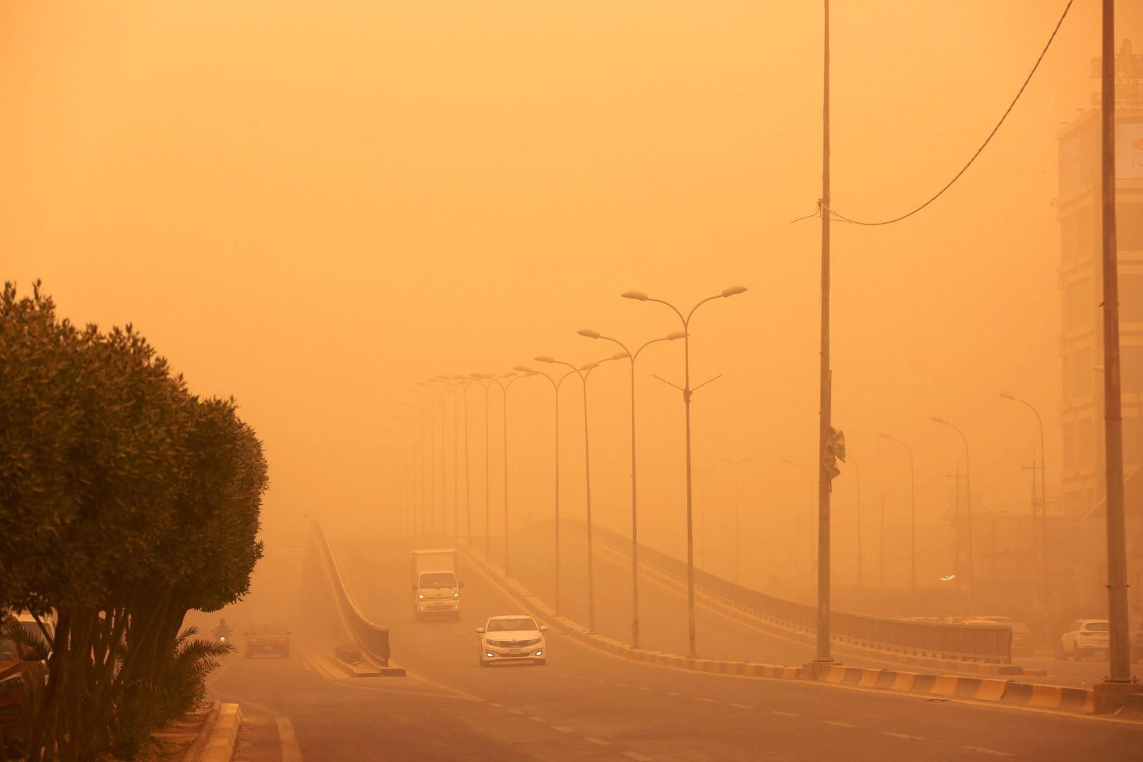 مصر تتأهب لعاصفة شديدة وسط تعطيل الدراسة وتحذيرات رسمية