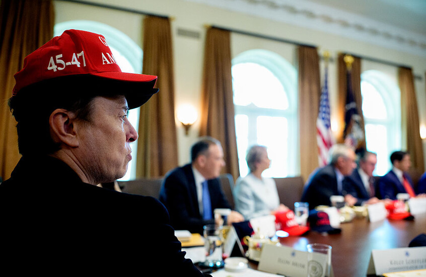 "ادعاءات كاذبة".. ماسك ينفي بحث "تسلا" عن بديل له