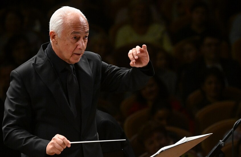 بوتين يمنح عازف كمان وقائد أوركسترا روسيا مشهورا لقب "بطل العمل"