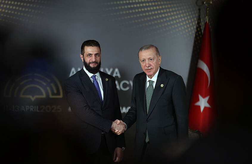 تركيا تؤكد دعمها للإدارة السورية الجديدة وتدعو إلى تعاون إقليمي لتحقيق الاستقرار