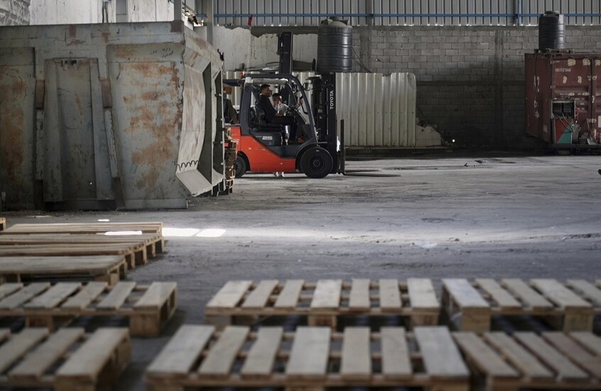 برنامج الأغذية العالمي يعلن خواء مخازنه في غزة