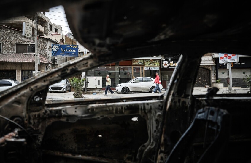 مجموعة من الدروز تهاجم جنديا إسرائيليا حاول فتح طريق أغلقوه للضغط على تل أبيب للتدخل في سوريا