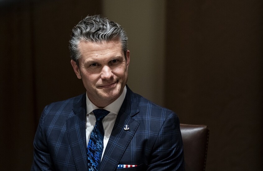 "وول ستريت جورنال": المفتش العام في البنتاغون يوسع نطاق التحقيق في رسائل هيغسيث على "سيغنال"