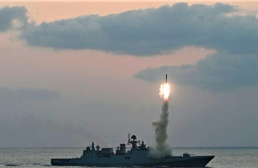 تجدد إطلاق النار في كشمير مع إجراء البحرية الهندية تدريبات عسكرية في بحر العرب